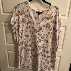 Like new Lane Bryant waffle knit tee floral print